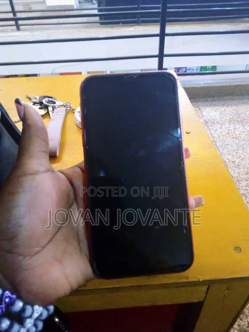 Apple iPhone 11 64 GB Red