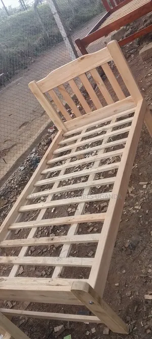 3x6 Plain Wooden Varnished Bed