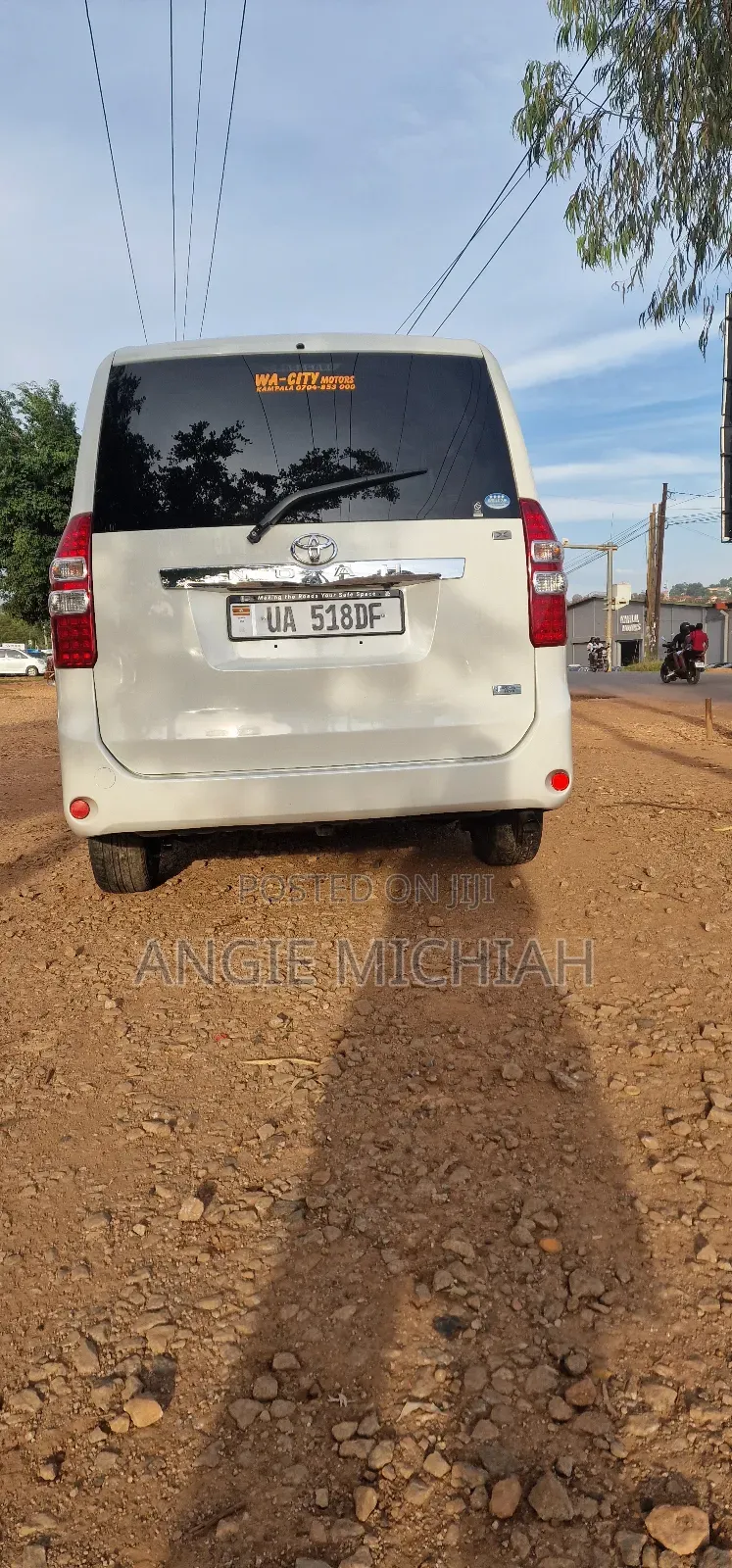 Toyota Noah 2.0 158hp AWD (7 Seater) 2012 White