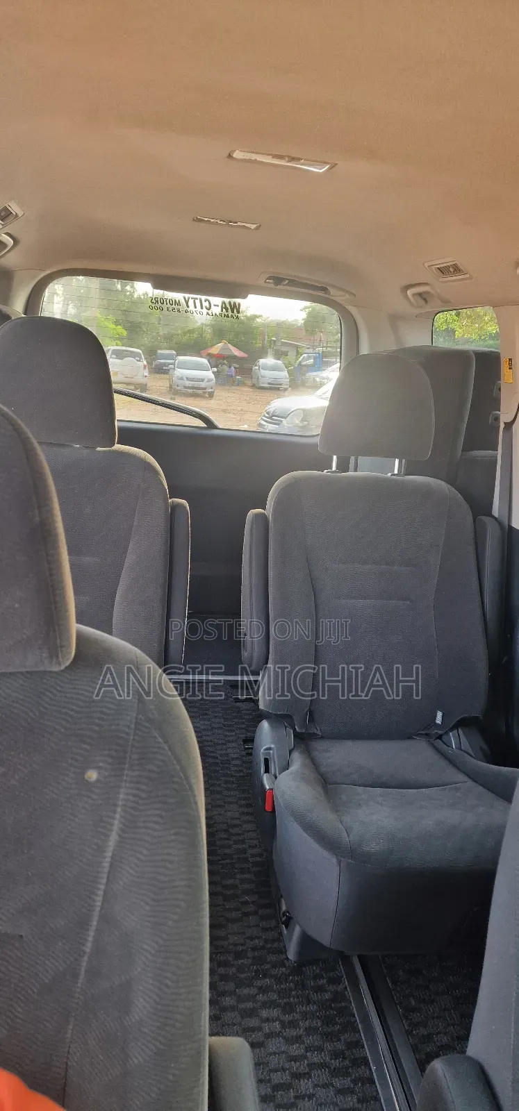 Toyota Noah 2.0 158hp AWD (7 Seater) 2012 White