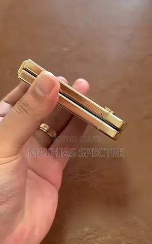 New Samsung Galaxy Z Flip6 256 GB Gold