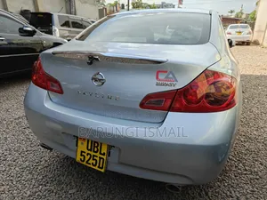 Nissan Skyline 2010 Silver