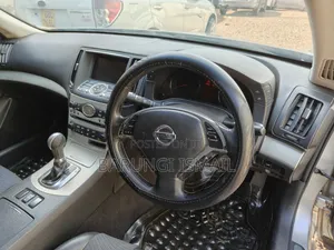 Nissan Skyline 2010 Silver