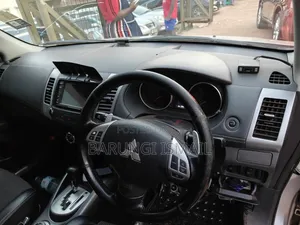 Mitsubishi Outlander 2010 Silver