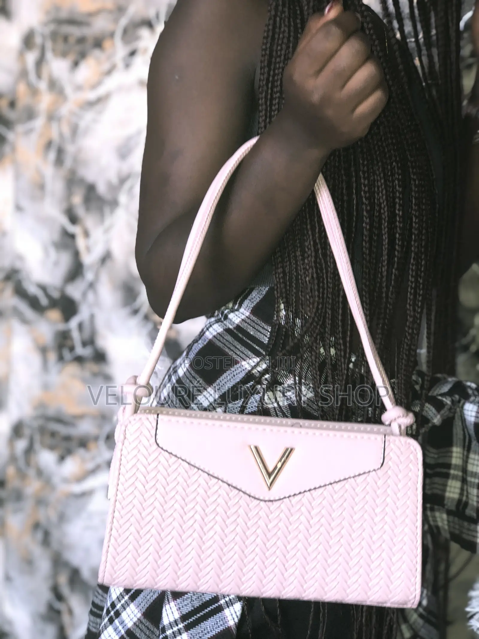V Hand Bag