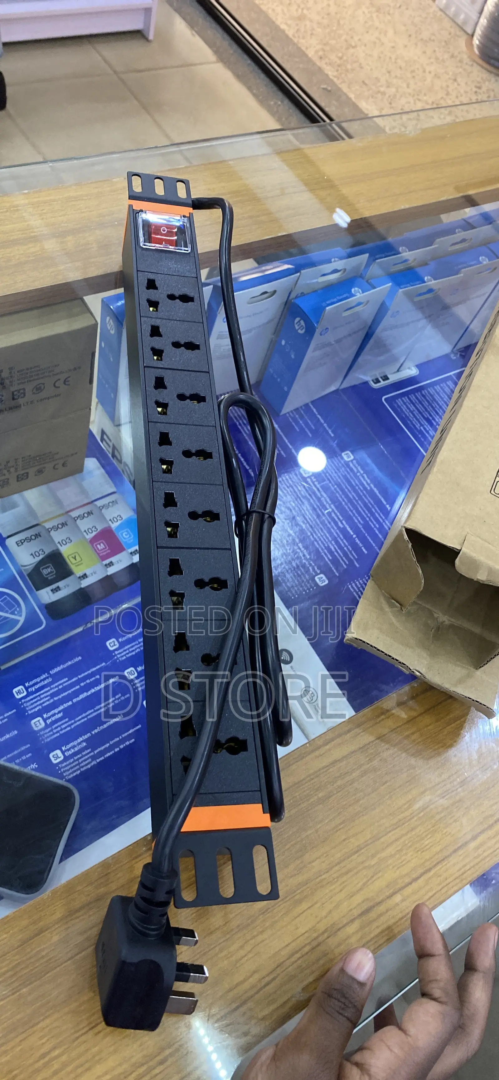 8 Ways Power Distribution Unit (PDU)
