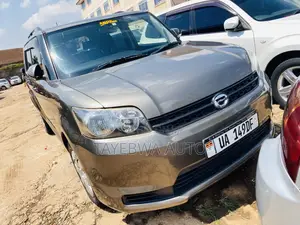 Toyota Corolla Rumion Hatchback 1.5 FWD 2012