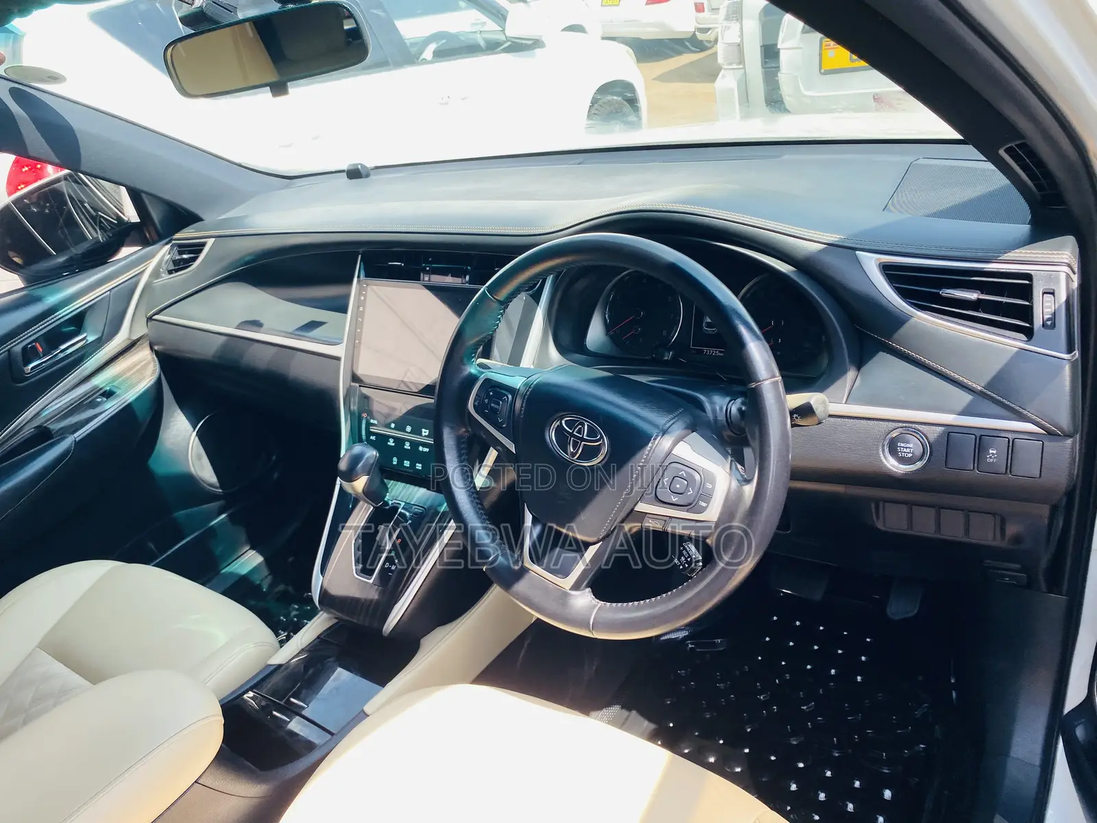 Toyota Harrier 2.0 2015