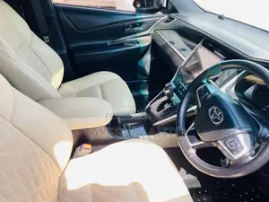 Toyota Harrier 2.0 2015