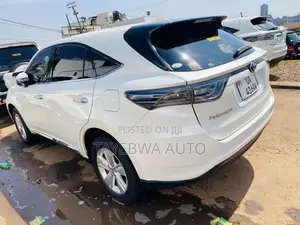 Toyota Harrier 2.0 2015