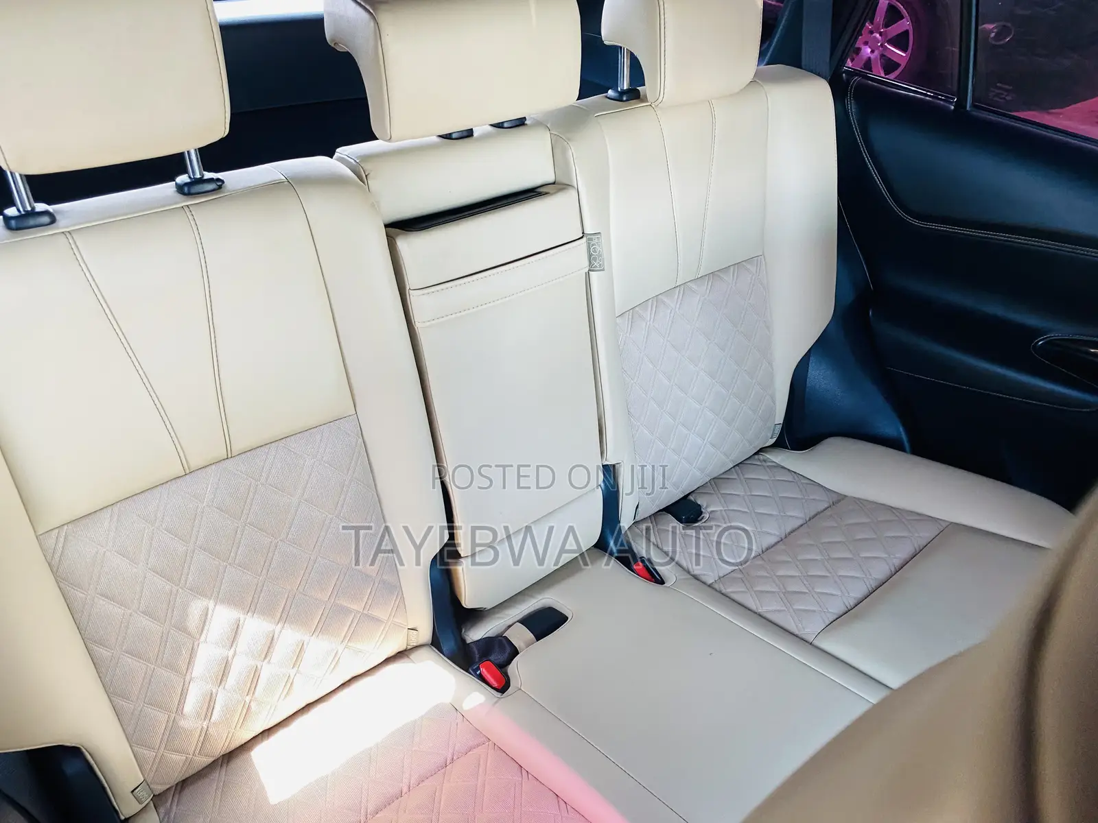 Toyota Harrier 2.0 2015