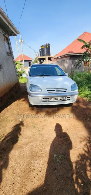 Toyota Raum 1.5 AWD 2000 White