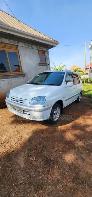 Toyota Raum 1.5 AWD 2000 White