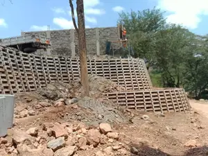 Precast Concrete Retaining Wall Construction