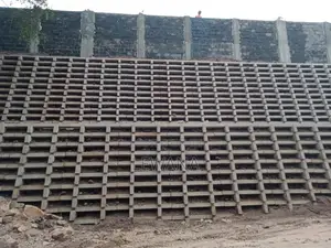 Precast Concrete Retaining Wall Construction