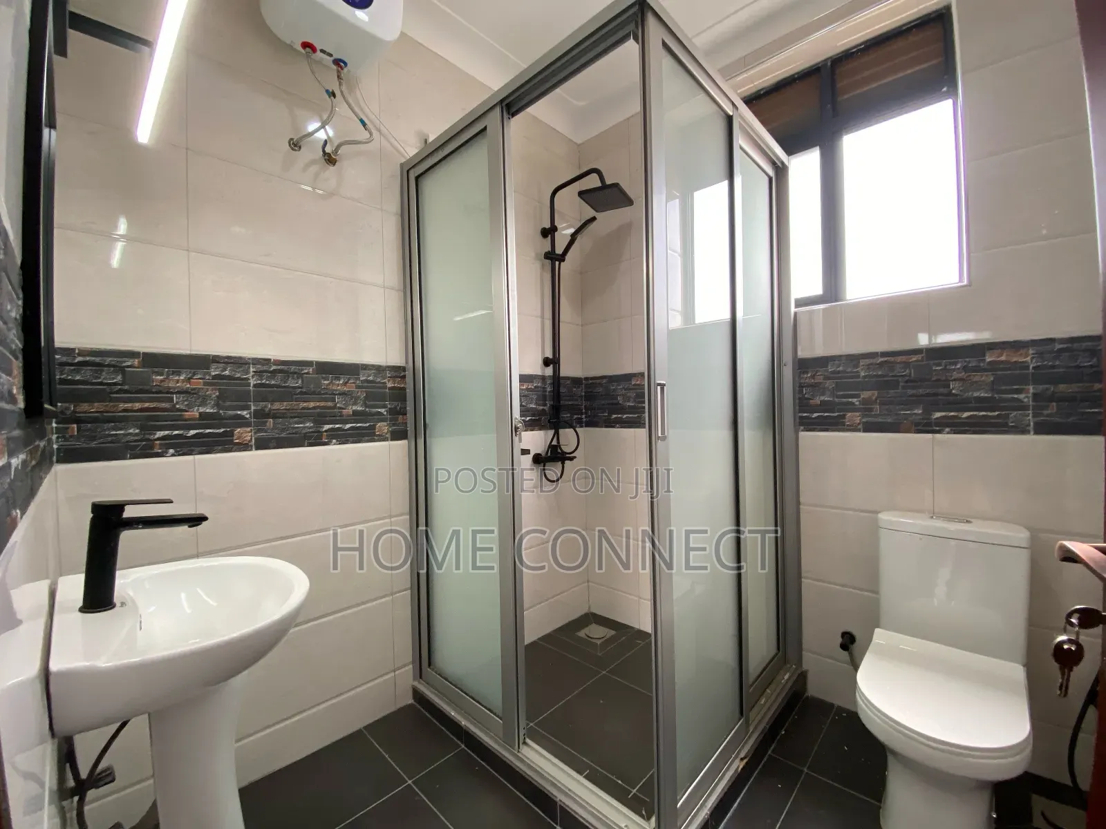 2bdrm Apartment in Muyenga Tank Hill, Central Division for rent