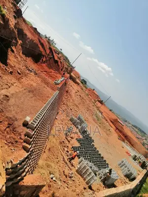 Precast Gravity Concrete Retaining Wall Construction