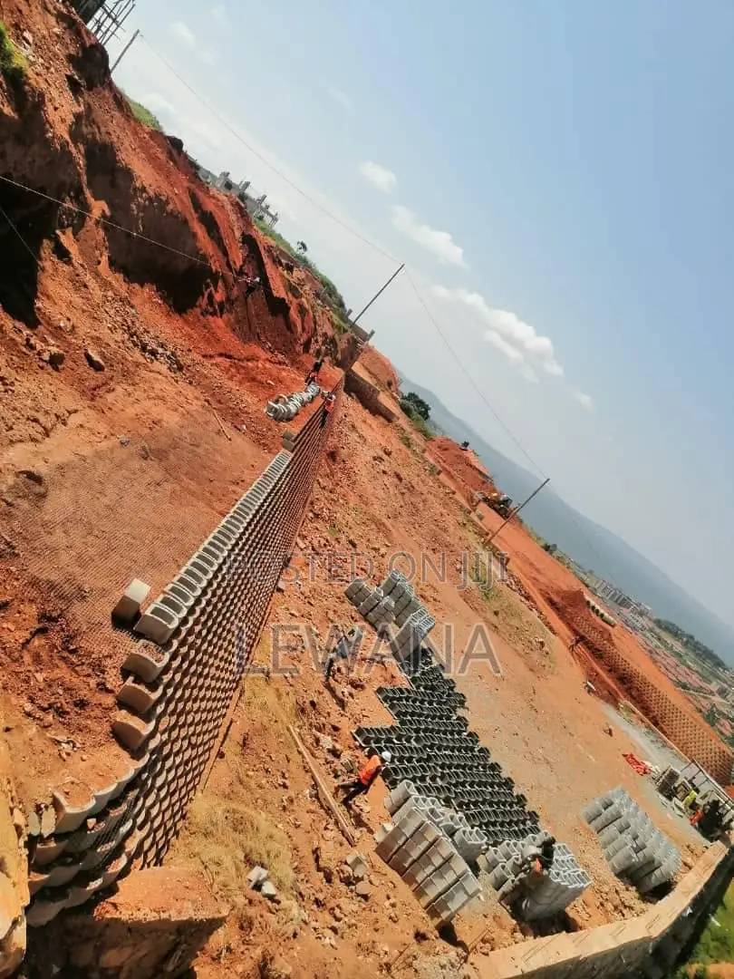 Precast Gravity Concrete Retaining Wall Construction