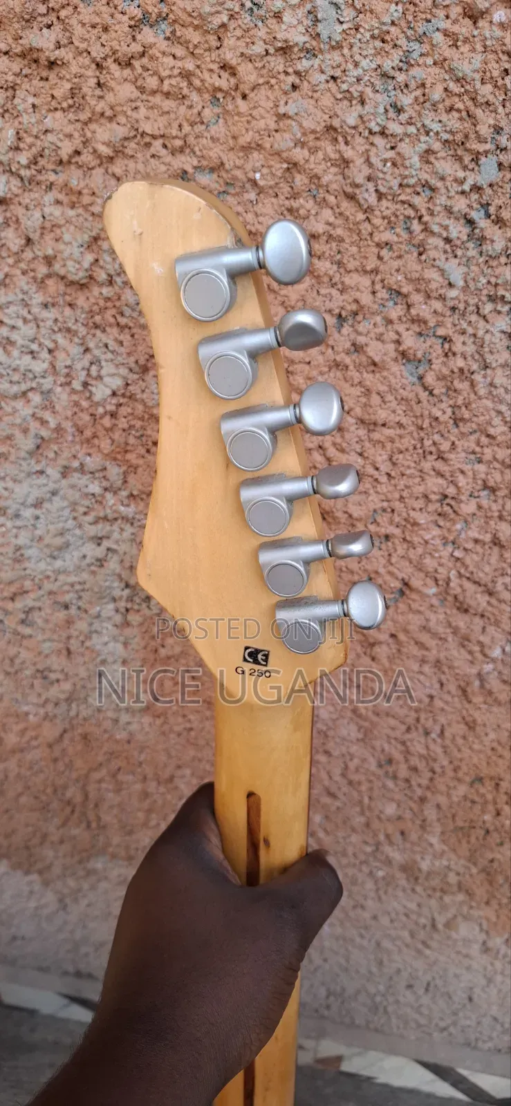 Solo Guitar Cort 250 Gseries