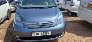 Toyota ISIS 2007 Blue