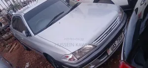 Toyota Carina 2000 Silver