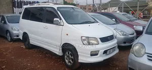 Toyota LiteAce Noah 2000 White