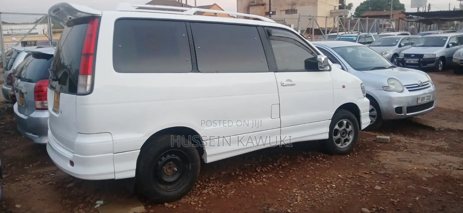 Toyota LiteAce Noah 2000 White
