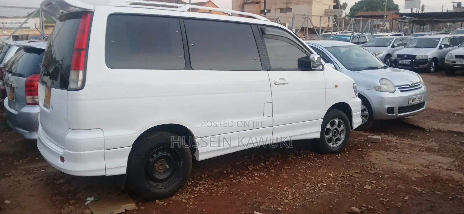 Toyota LiteAce Noah 2000 White