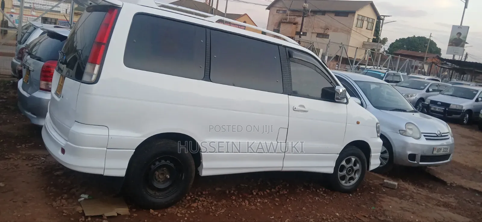 Toyota LiteAce Noah 2000 White