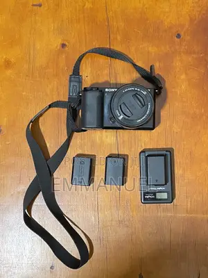 Sony ZV-E10 + Kit Lens (16-50mm)