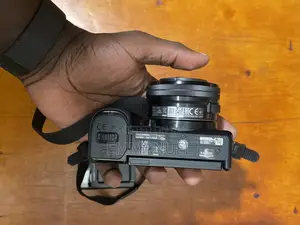 Sony ZV-E10 + Kit Lens (16-50mm)