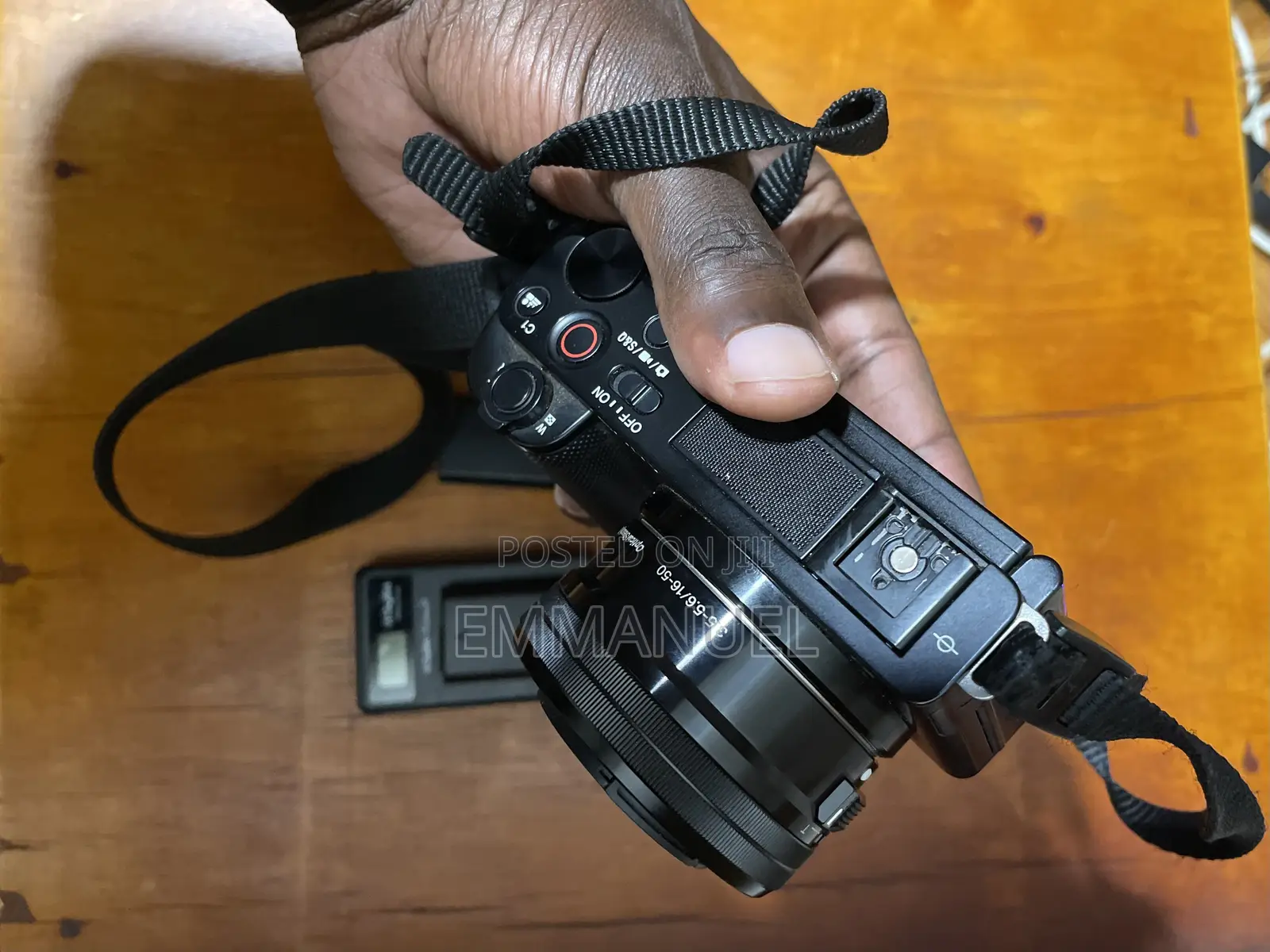 Sony ZV-E10 + Kit Lens (16-50mm)
