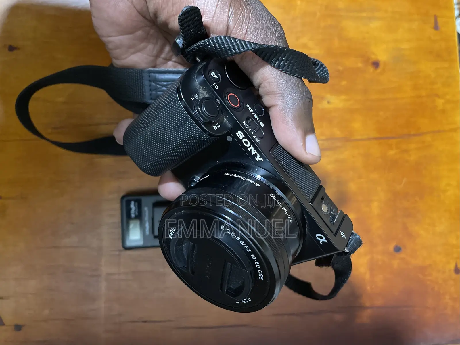 Sony ZV-E10 + Kit Lens (16-50mm)