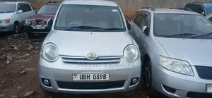 Toyota Sienta 2005 Silver