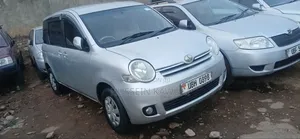 Toyota Sienta 2005 Silver