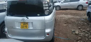 Toyota Sienta 2005 Silver
