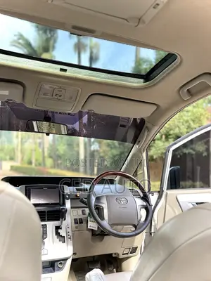 Toyota Noah 2011 White