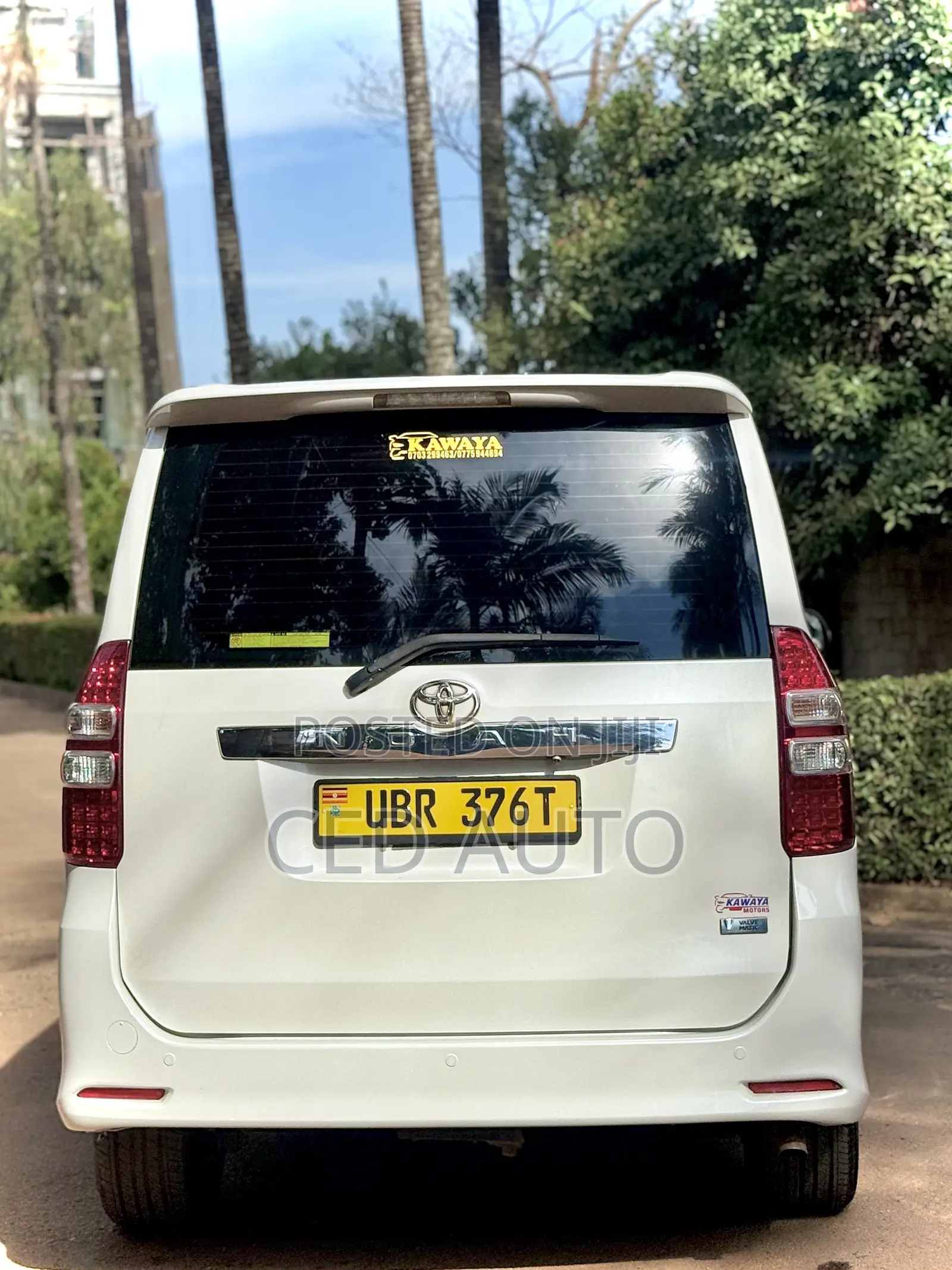 Toyota Noah 2011 White