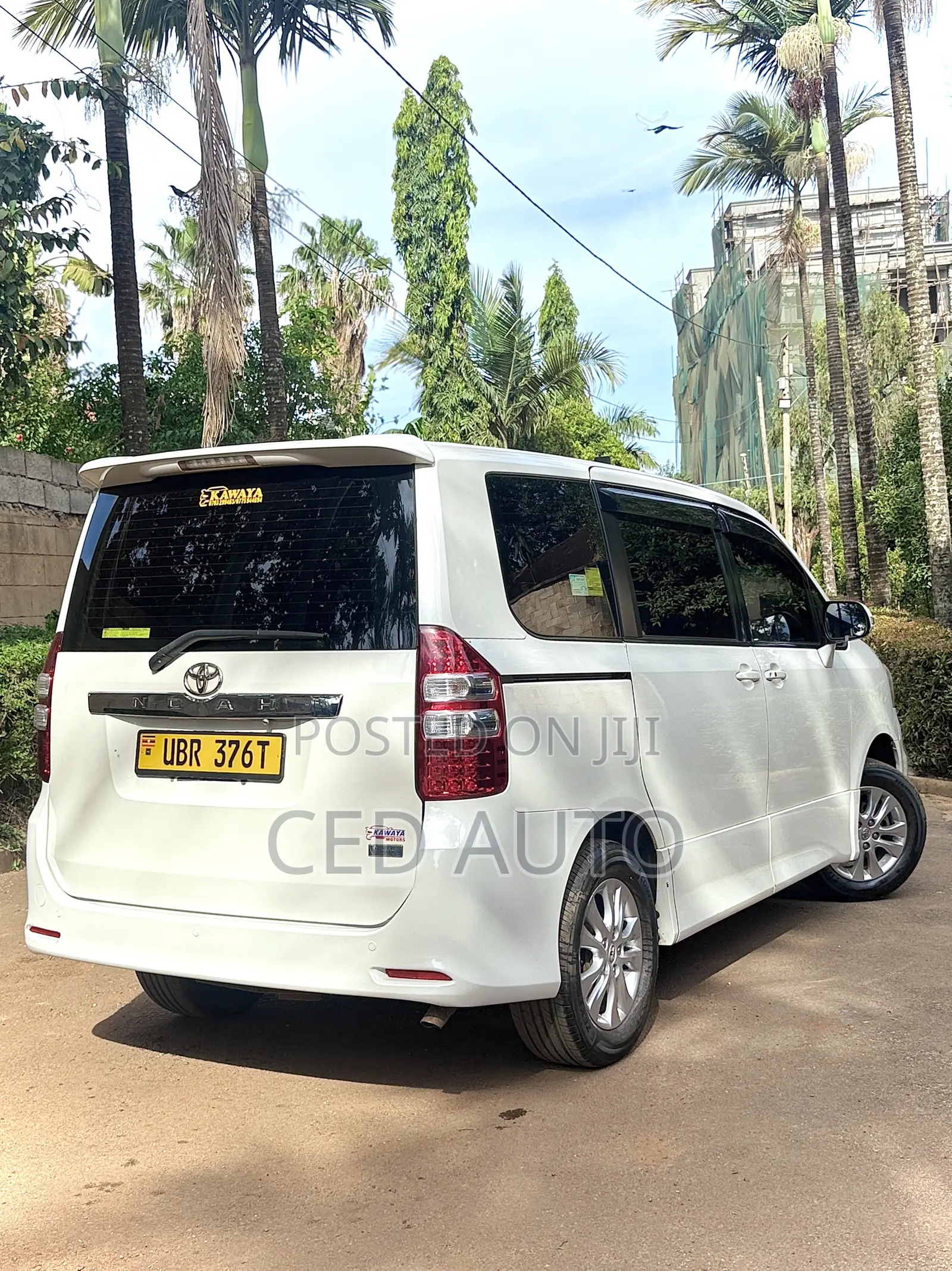 Toyota Noah 2011 White