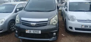 Toyota Noah 2010 Silver
