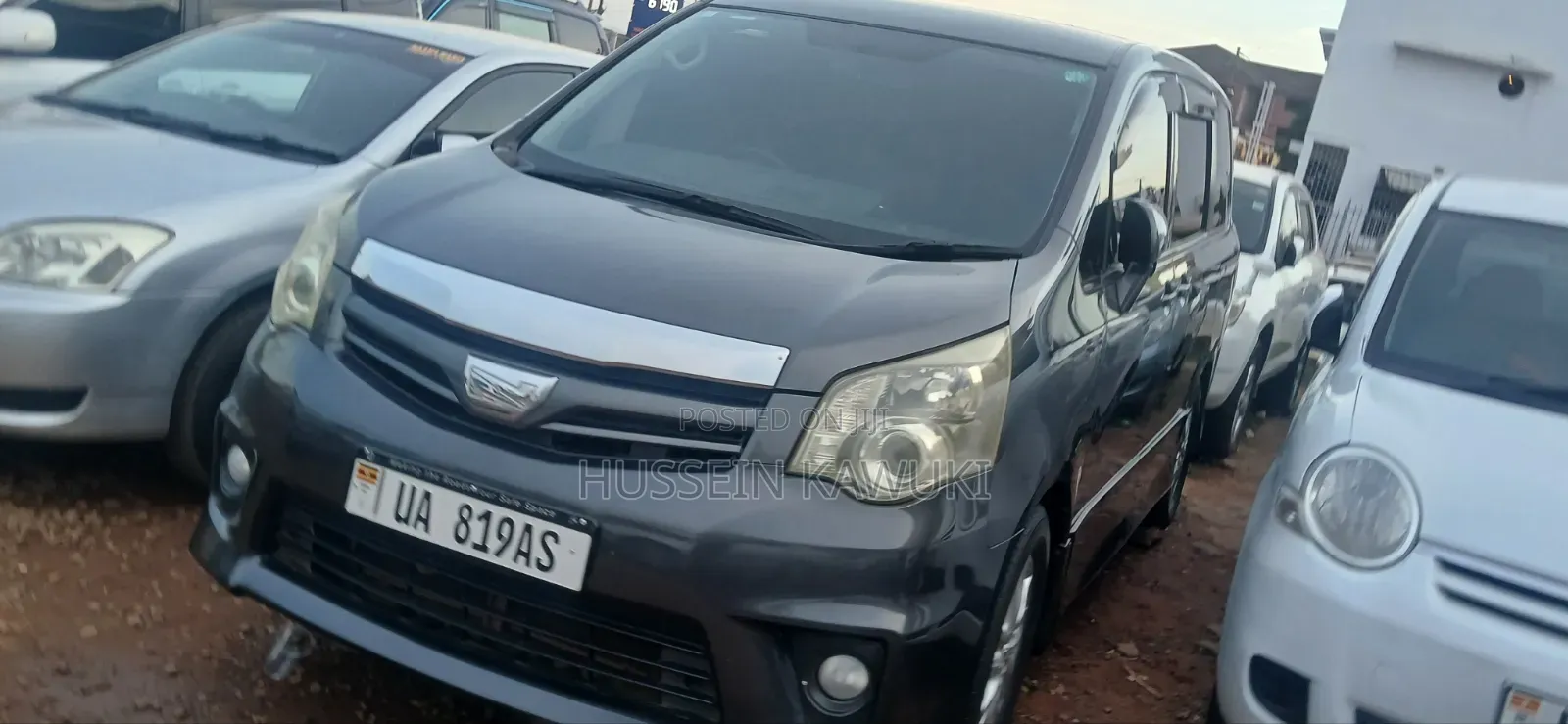 Toyota Noah 2010 Silver