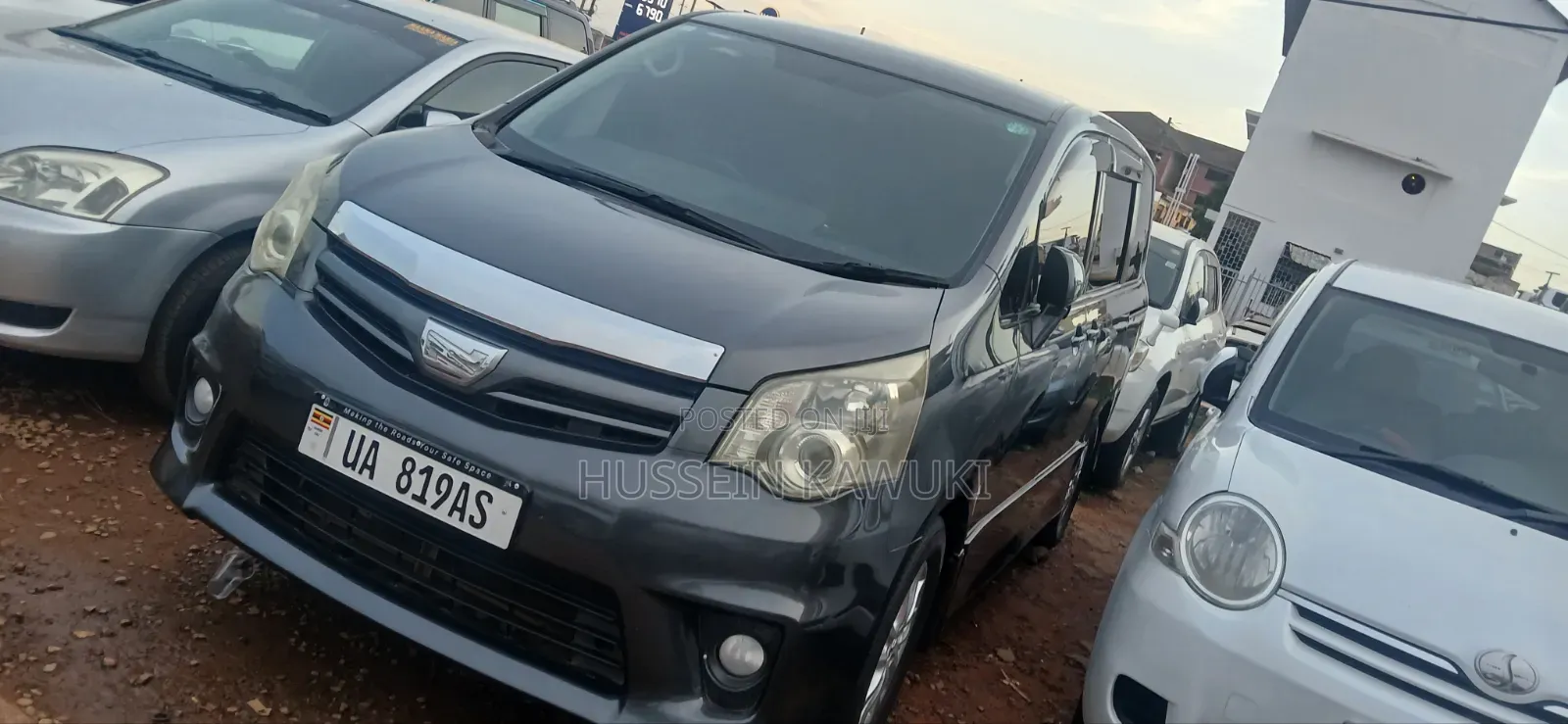 Toyota Noah 2010 Silver
