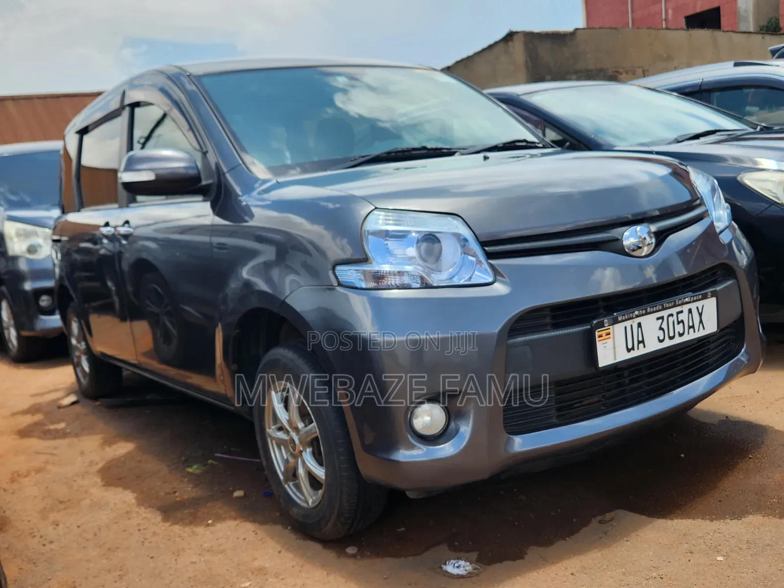 Toyota Sienta 2012 Silver