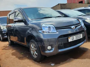 Toyota Sienta 2012 Silver