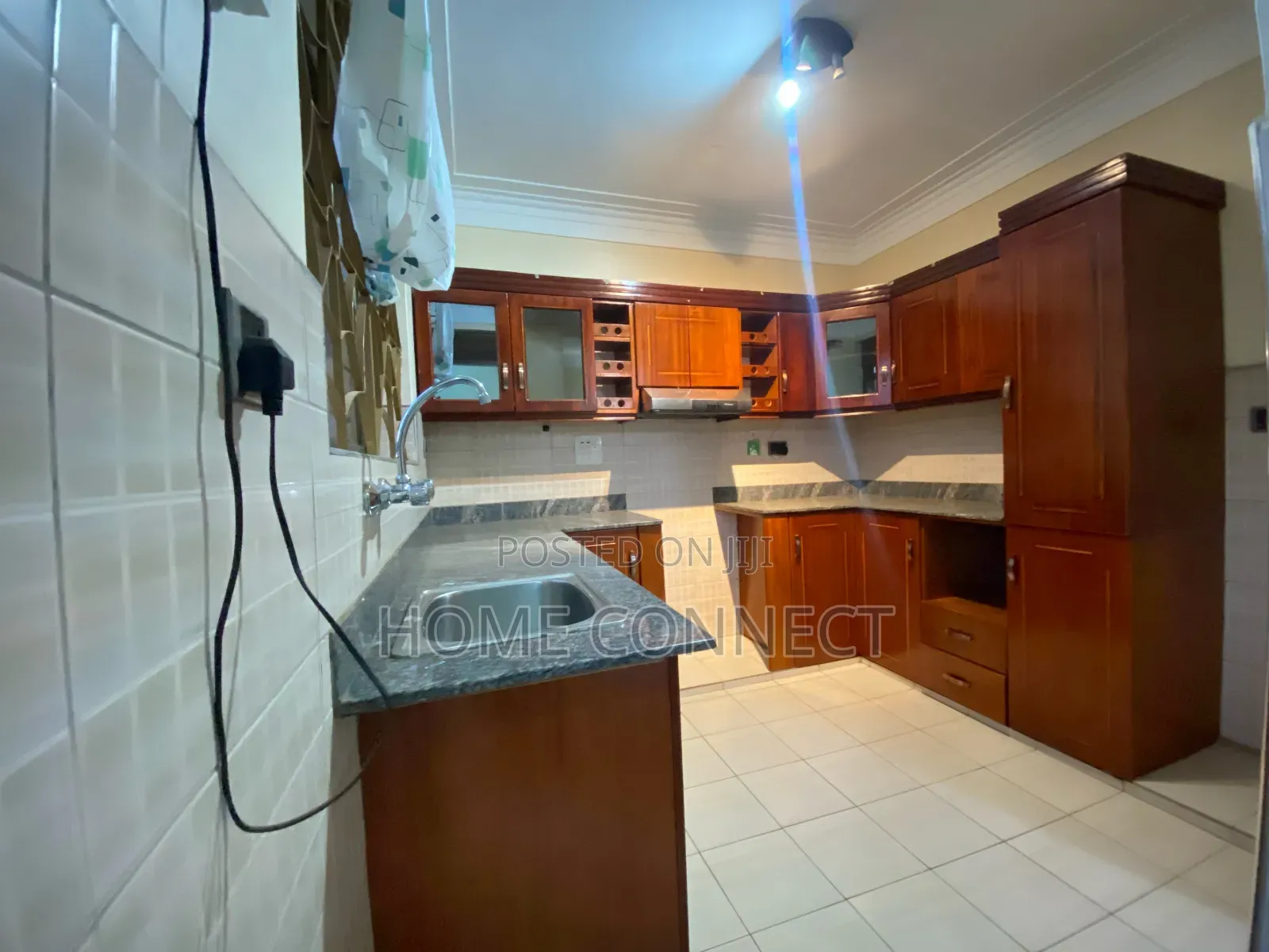 2bdrm Apartment in Mutungo, Central Division for rent