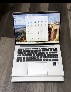New Laptop HP EliteBook 840 G11 16GB Intel Core i7 SSD 512GB