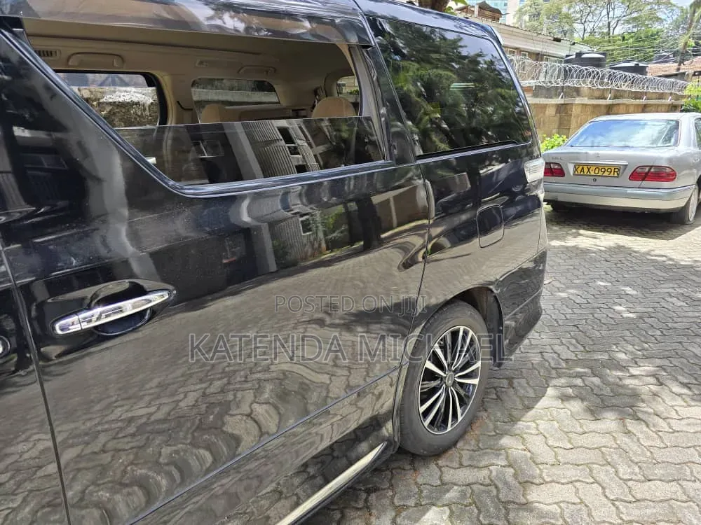 Toyota Vellfire V 2.4 FWD 7-Seater 2011 Black