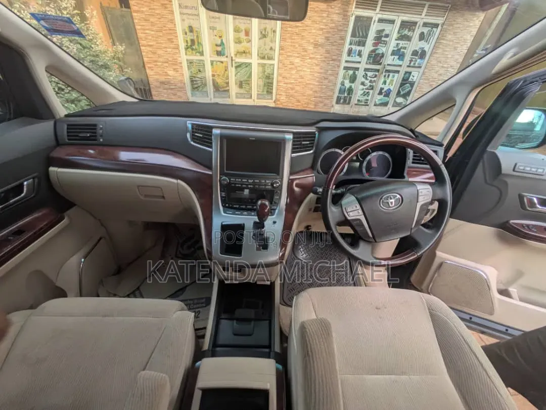 Toyota Vellfire V 2.4 FWD 7-Seater 2011 Black