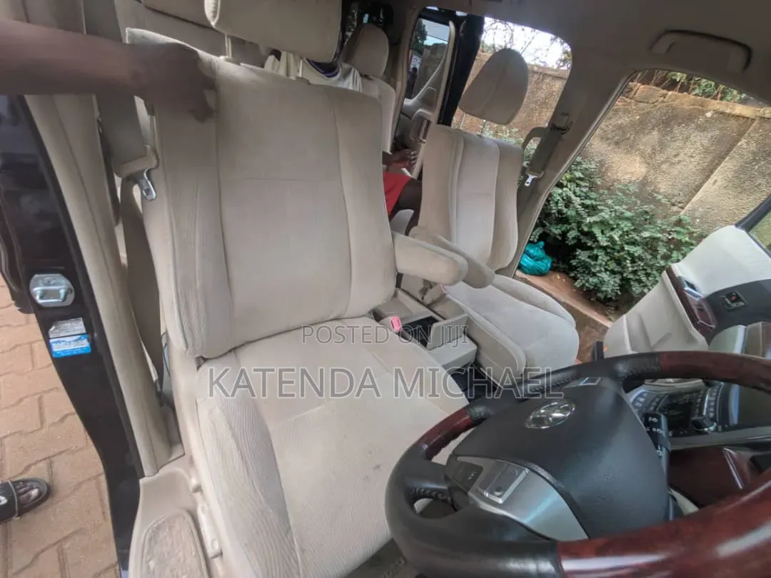 Toyota Vellfire V 2.4 FWD 7-Seater 2011 Black