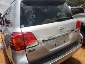 Toyota Land Cruiser 4.6 V8 ZX 2014 Silver